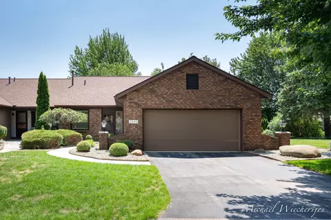 3360 Calvin Ct SW, Grandville, MI 49418