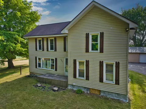 986 Dean Rd, Quincy, MI 49082