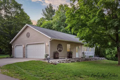15108 Algoma Ave NE, Cedar Springs, MI 49319