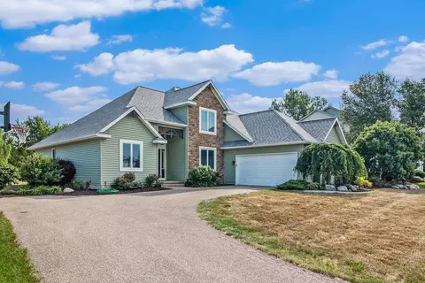 7810 Golf Meadows Dr SE, Caledonia, MI 49316