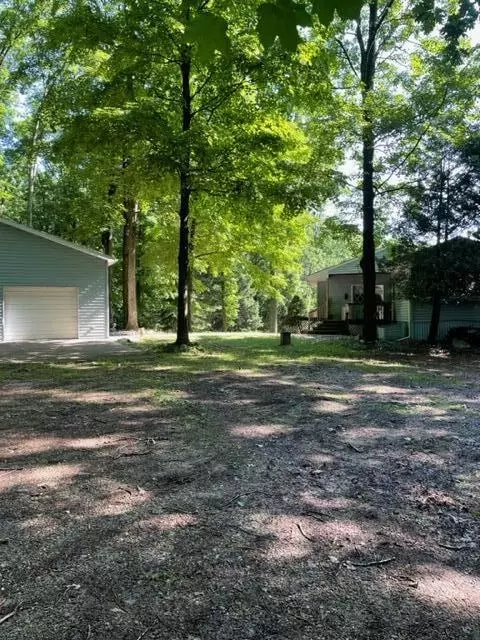 2951 W 40th St, Fremont, MI 49412