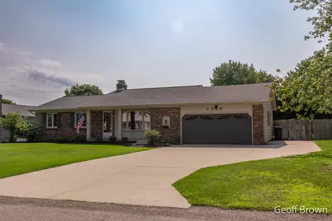 7379 Harmon Ln, Jenison, MI 49428