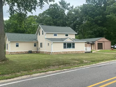 5456 Guernsey Lake Rd, Delton, MI 49046