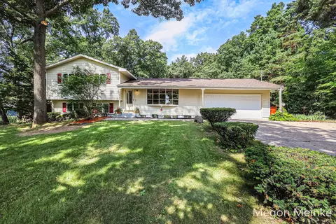7234 Kay Dr, Greenville, MI 48838