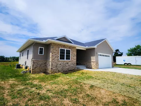 12 Windswept Ln, Hillsdale, MI 49242
