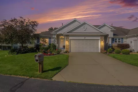 1174 English Ridge Dr NW, Grand Rapids, MI 49544