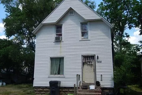 835 Hays Park Ave, Kalamazoo, MI 49001