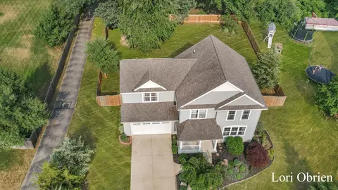 718 Reece Ct SE, Lowell, MI 49331
