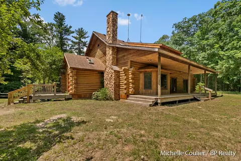 1147 Stakes Rd, Gowen, MI 49326
