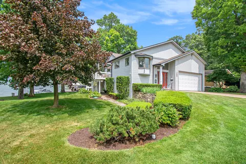 418 Nottingham Dr, Brooklyn, MI 49230