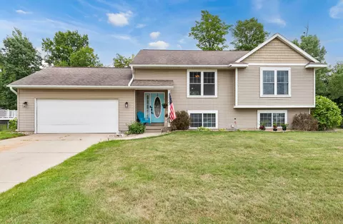 2206 Applegate Dr NW, Walker, MI 49534