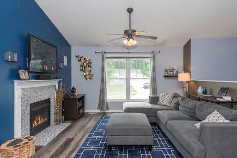 2206 Applegate Dr NW, Walker, MI 49534 photo 8