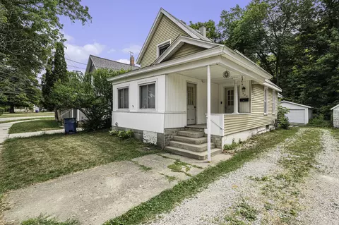304 N Main St, Allegan, MI 49010