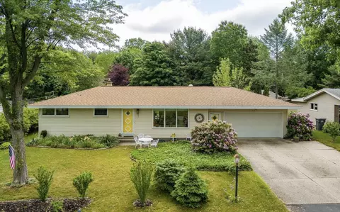 701 Anderson Ave, Holland, MI 49423