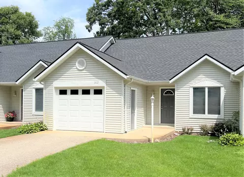 317 Nestlewood Dr, Holland, MI 49424