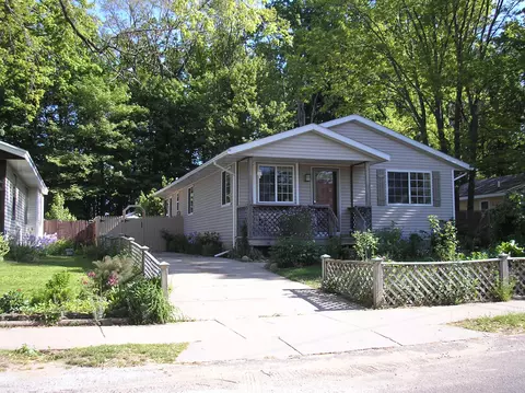 233 Nancy St SE, Grand Rapids, MI 49548