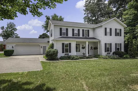 930 110th Ave, Plainwell, MI 49080