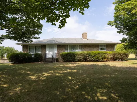 2376 Waldron Rd, Pittsford, MI 49271