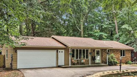 165 Lake Forest Dr, Holland, MI 49424