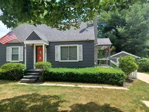 458 Park St, Wayland, MI 49348
