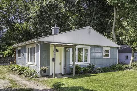 1009 Clover St, Kalamazoo, MI 49008