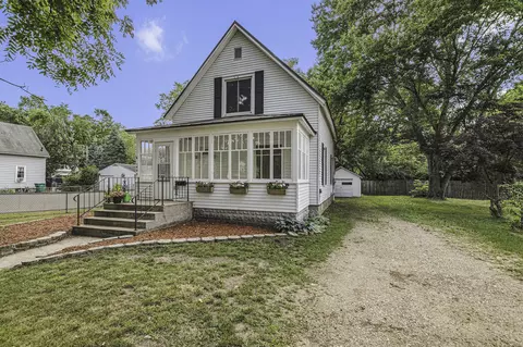 1403 S Main St, Three Rivers, MI 49093