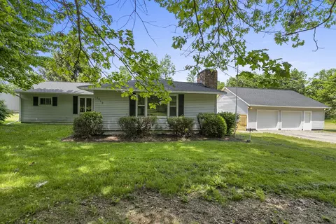 2819 Hillcrest Dr, Ionia, MI 48846