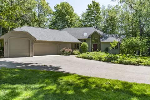 2940 Redbud Trl, Kalamazoo, MI 49009