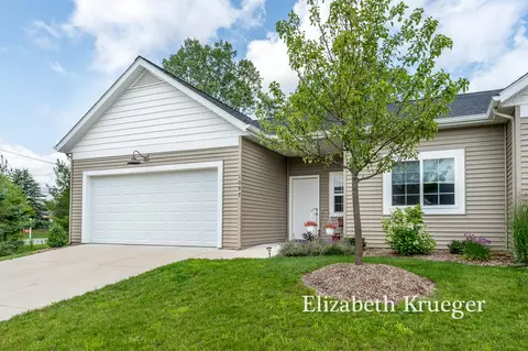1097 Sunnyside Dr #27, Wayland, MI 49348