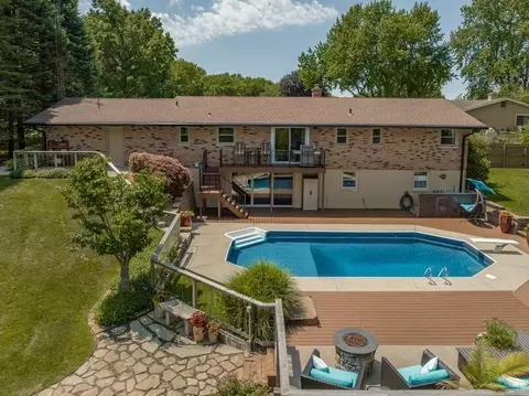 1607 Karen Ct, St. Joseph, MI 49085