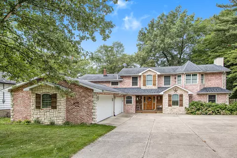 9620 E Shore Dr, Portage, MI 49002