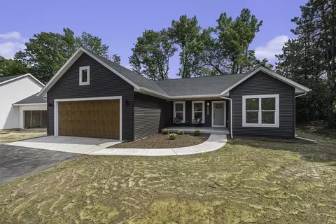 3230 Midland Dr SE, Grand Rapids, MI 49546