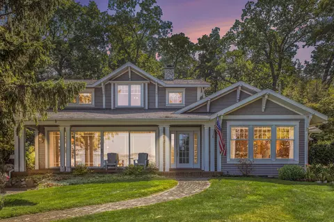 1142 N Willow Beach Rd, Augusta, MI 49012