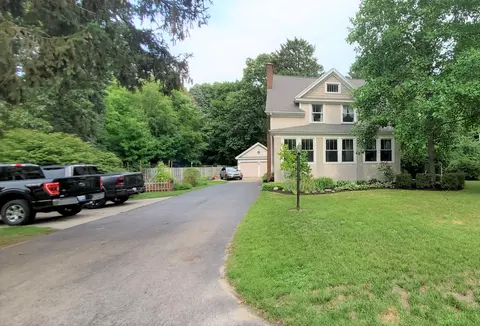 1735 Fairplain Ave, Benton Harbor, MI 49022