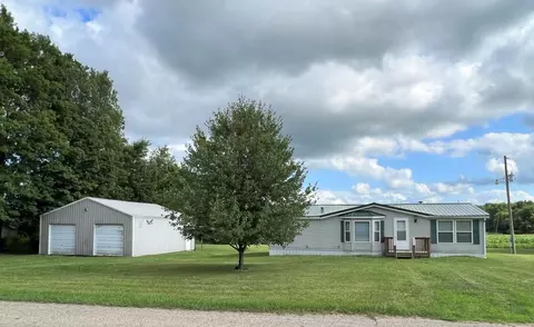 18015 Chain Lake St, Cassopolis, MI 49031