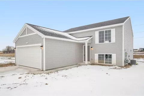 5429 E Karen Ct, Stevensville, MI 49127