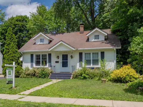 1315 Cambridge Dr, Kalamazoo, MI 49001