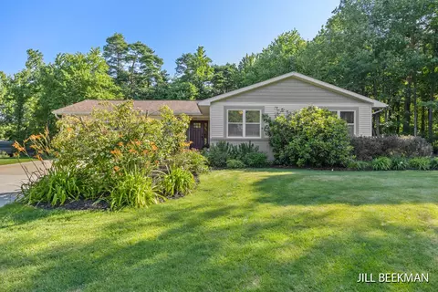 15801 Fendt Farm Dr, Holland, MI 49424