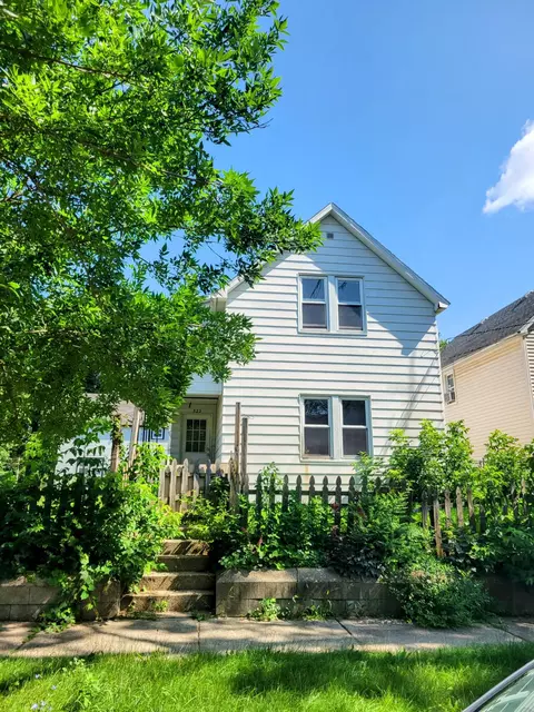 523 Crosby St NW, Grand Rapids, MI 49504