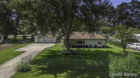 2297 Oak Ave, Muskegon, MI 49442