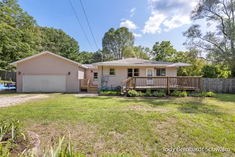 2566 Van Dam Dr NE, Belmont, MI 49306