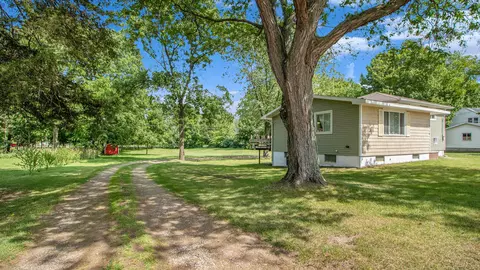225 N Main St, Leslie, MI 49251