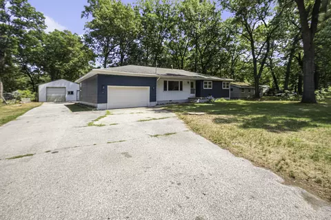 2934 Oak Ln, Muskegon, MI 49444