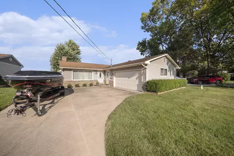 141 Castlewood Dr, Brooklyn, MI 49230