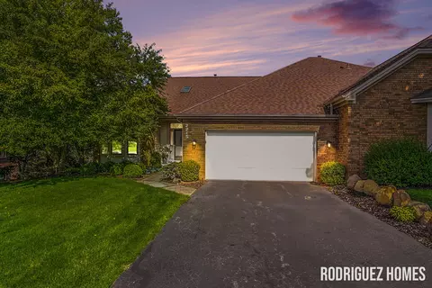 2215 Covey Ct SE, Grand Rapids, MI 49546
