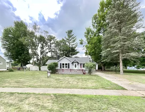 516 E Hammond St, Otsego, MI 49078