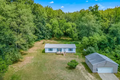 3052 Genesee Rd, Jonesville, MI 49250