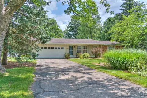 689 Leo Rd, Jackson, MI 49203