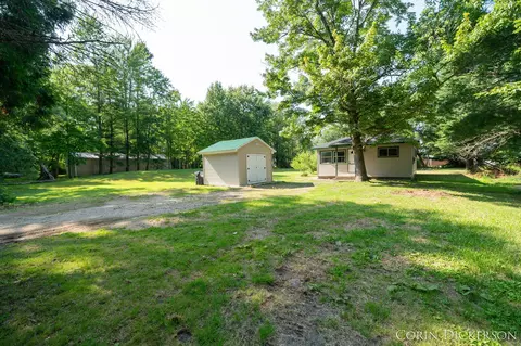 46860 Sycamore Dr, Bangor, MI 49013
