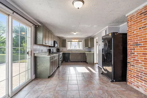 618 S Main St, Bellevue, MI 49021 photo 10